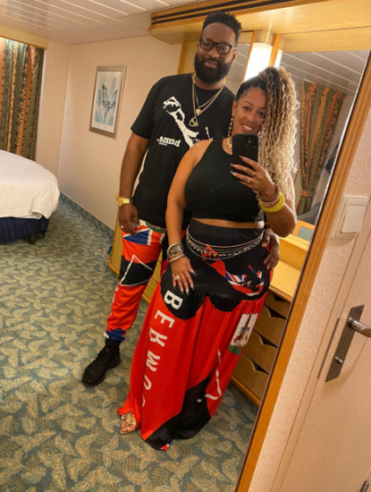 Bermuda Flag Couple's Escape - Wall of Distinction  